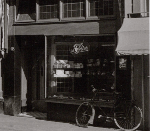 Flier, Haarlemmerdijk 138 Amsterdam detail