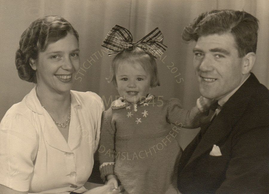 Hendrina Louise Frank met haar man Cornelis Koper, en hun dochter