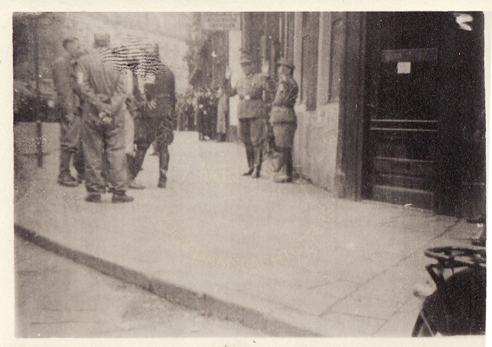 overgave vd Duitsers. in Amsterdam JPG