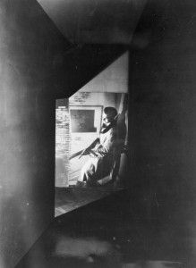 Foto van verzetsstrijder Tony van Renterghem met stengun