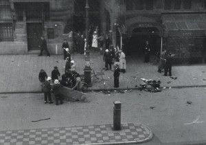Foto: Margreet Meijboom van Konijnenburg. Hulpverleners voor restaurant de Roode Leeuw.
